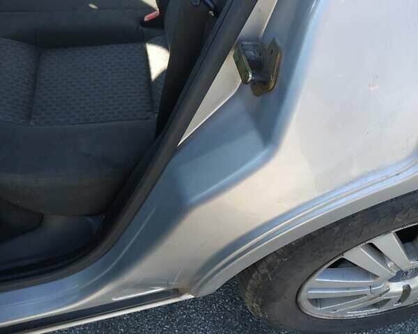 Сірий Форд Мондео, об'ємом двигуна 2 л та пробігом 199 тис. км за 3999 $, фото 39 на Automoto.ua