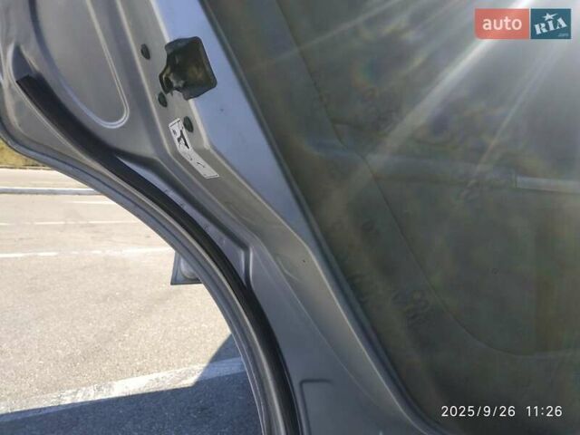 Сірий Форд Мондео, об'ємом двигуна 2 л та пробігом 199 тис. км за 3999 $, фото 43 на Automoto.ua