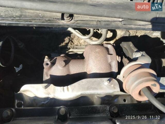 Сірий Форд Мондео, об'ємом двигуна 2 л та пробігом 199 тис. км за 3999 $, фото 72 на Automoto.ua