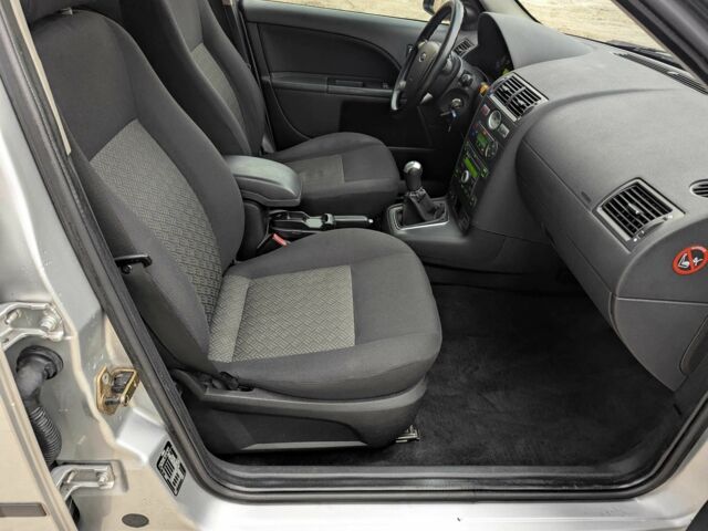 Серый Форд Мондео, объемом двигателя 2 л и пробегом 213 тыс. км за 1999 $, фото 20 на Automoto.ua