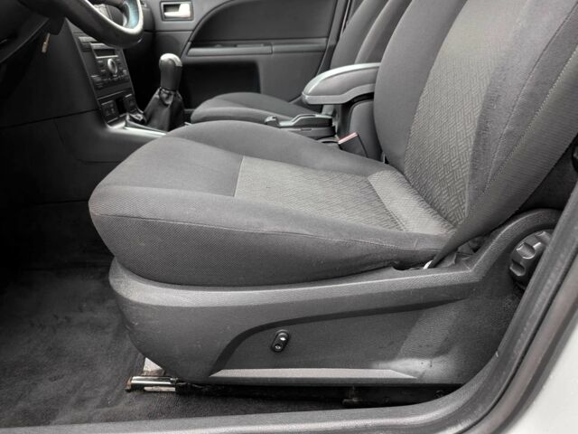 Серый Форд Мондео, объемом двигателя 2 л и пробегом 213 тыс. км за 1999 $, фото 18 на Automoto.ua