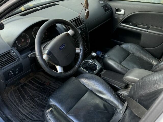 Серый Форд Мондео, объемом двигателя 2 л и пробегом 300 тыс. км за 1500 $, фото 3 на Automoto.ua