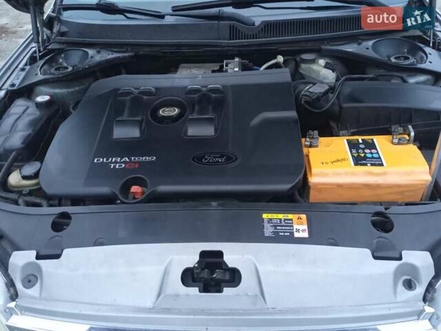 Серый Форд Мондео, объемом двигателя 2 л и пробегом 176 тыс. км за 4700 $, фото 4 на Automoto.ua