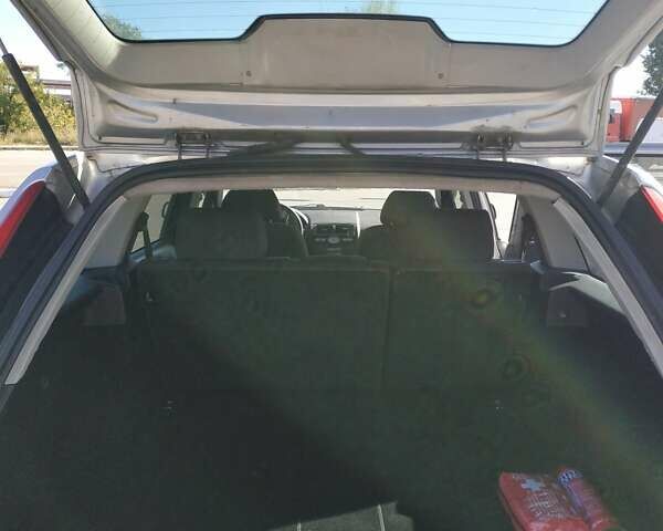 Сірий Форд Мондео, об'ємом двигуна 2 л та пробігом 199 тис. км за 3999 $, фото 49 на Automoto.ua