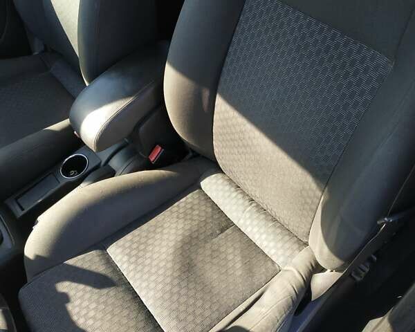 Сірий Форд Мондео, об'ємом двигуна 2 л та пробігом 199 тис. км за 3999 $, фото 62 на Automoto.ua