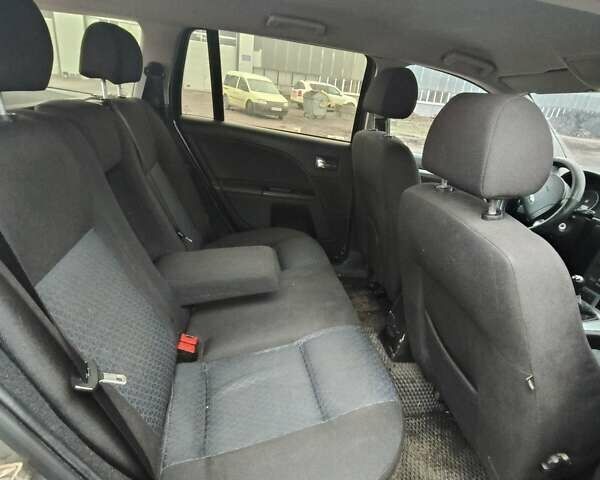 Серый Форд Мондео, объемом двигателя 1.8 л и пробегом 350 тыс. км за 4200 $, фото 8 на Automoto.ua