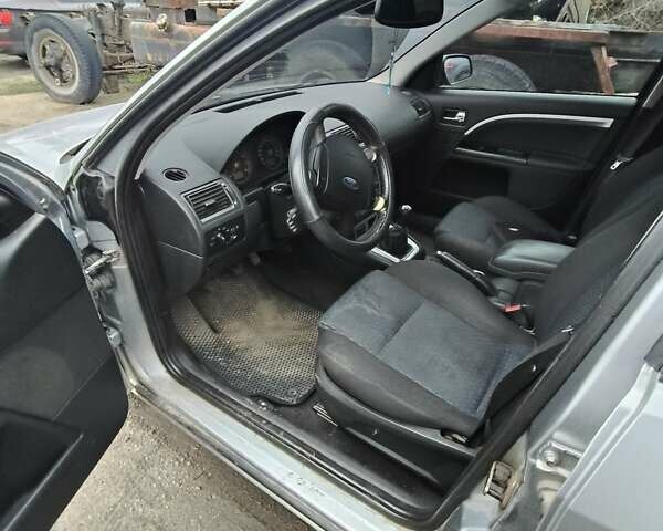 Серый Форд Мондео, объемом двигателя 1.8 л и пробегом 350 тыс. км за 4200 $, фото 10 на Automoto.ua