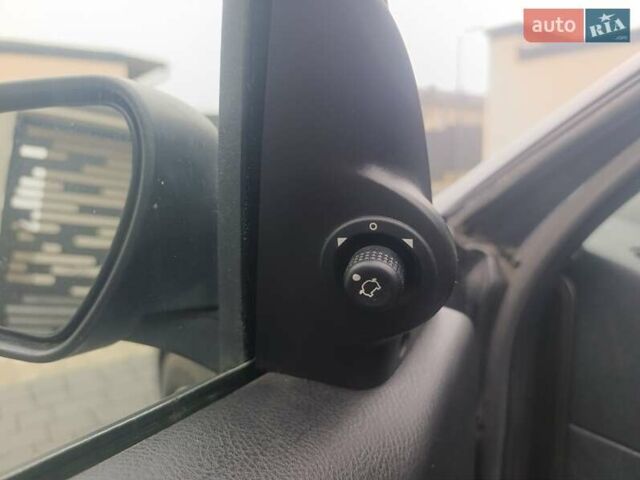 Сірий Форд Мондео, об'ємом двигуна 2.2 л та пробігом 288 тис. км за 4100 $, фото 40 на Automoto.ua