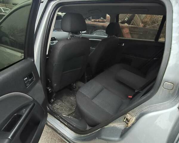 Серый Форд Мондео, объемом двигателя 1.8 л и пробегом 350 тыс. км за 4200 $, фото 9 на Automoto.ua