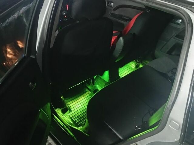 Серый Форд Мондео, объемом двигателя 1.8 л и пробегом 247 тыс. км за 3800 $, фото 4 на Automoto.ua