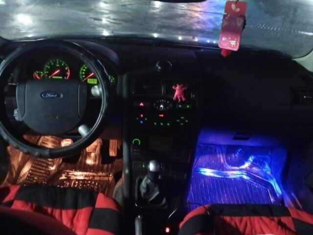 Серый Форд Мондео, объемом двигателя 1.8 л и пробегом 247 тыс. км за 3800 $, фото 6 на Automoto.ua