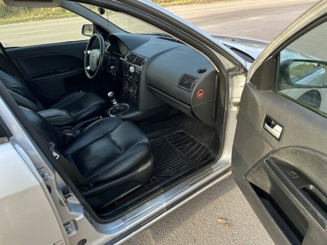 Форд Мондео 2006 в Вышгороде на Automoto.ua Серый Форд Мондео, объемом двигателя 2 л и пробегом 300 тыс. км за 1800 $, фото 5 на Automoto.ua