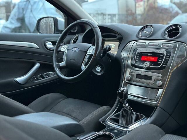 Серый Форд Мондео, объемом двигателя 2 л и пробегом 345 тыс. км за 3300 $, фото 5 на Automoto.ua