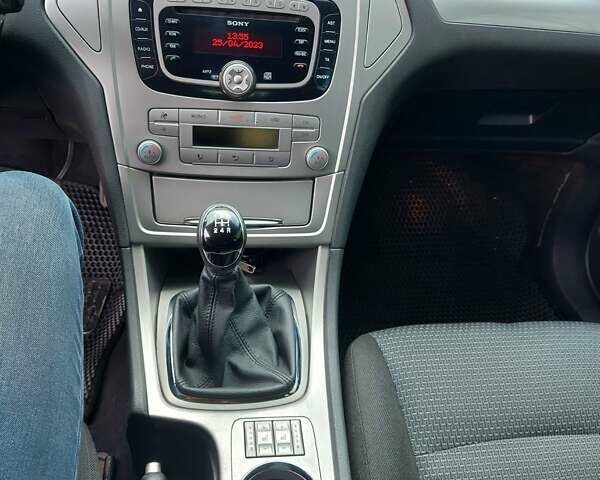 Серый Форд Мондео, объемом двигателя 1.6 л и пробегом 289 тыс. км за 7100 $, фото 8 на Automoto.ua