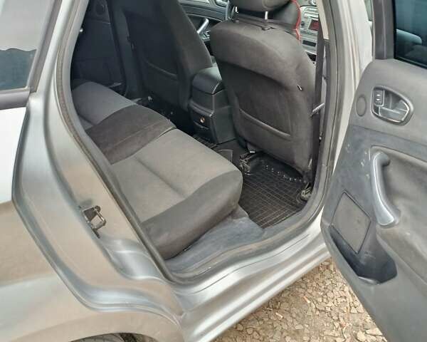 Сірий Форд Мондео, об'ємом двигуна 2 л та пробігом 312 тис. км за 5000 $, фото 1 на Automoto.ua