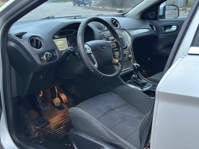 Серый Форд Мондео, объемом двигателя 2 л и пробегом 345 тыс. км за 3300 $, фото 4 на Automoto.ua