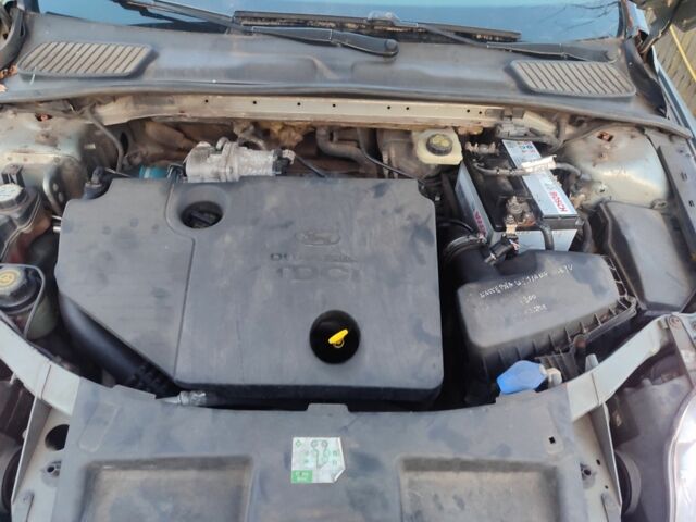 Серый Форд Мондео, объемом двигателя 1.8 л и пробегом 433 тыс. км за 2500 $, фото 16 на Automoto.ua