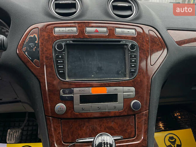 Серый Форд Мондео, объемом двигателя 1.75 л и пробегом 200 тыс. км за 6000 $, фото 12 на Automoto.ua