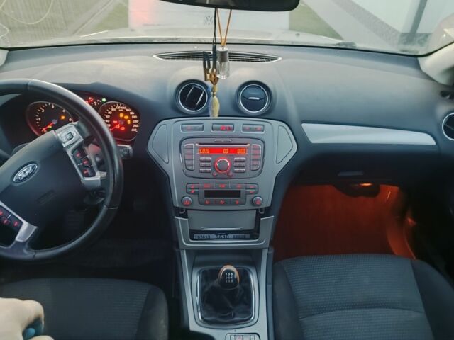 Серый Форд Мондео, объемом двигателя 1.8 л и пробегом 433 тыс. км за 2500 $, фото 10 на Automoto.ua