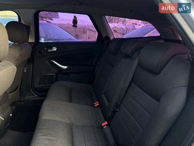 Сірий Форд Мондео, об'ємом двигуна 1.8 л та пробігом 298 тис. км за 4550 $, фото 18 на Automoto.ua