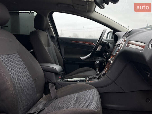 Серый Форд Мондео, объемом двигателя 1.75 л и пробегом 200 тыс. км за 6000 $, фото 17 на Automoto.ua