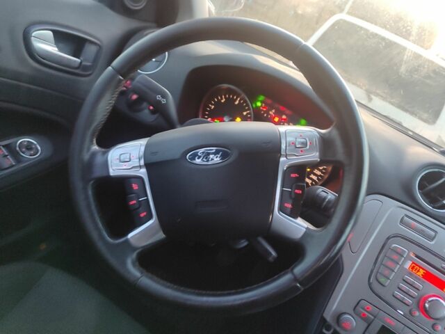 Серый Форд Мондео, объемом двигателя 1.8 л и пробегом 433 тыс. км за 2500 $, фото 13 на Automoto.ua