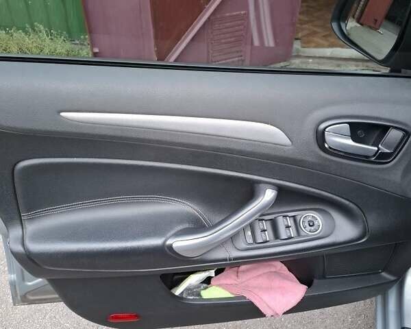 Сірий Форд Мондео, об'ємом двигуна 2 л та пробігом 330 тис. км за 5715 $, фото 1 на Automoto.ua