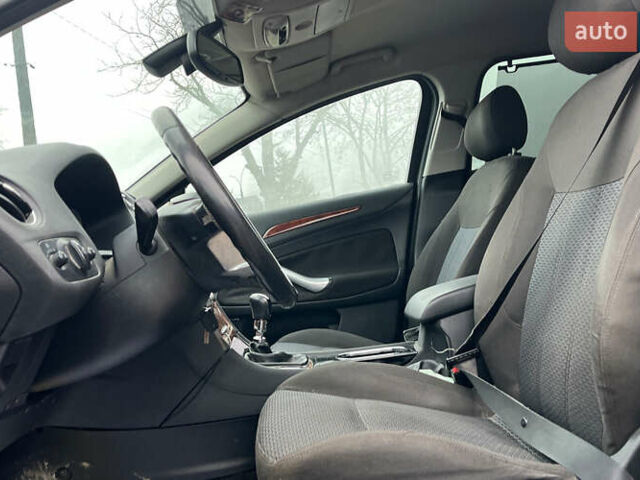 Серый Форд Мондео, объемом двигателя 1.75 л и пробегом 200 тыс. км за 6000 $, фото 9 на Automoto.ua