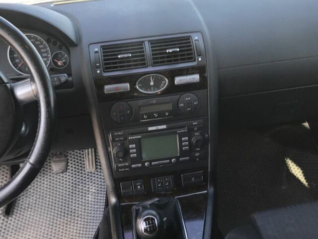 Сірий Форд Мондео, об'ємом двигуна 2 л та пробігом 300 тис. км за 4300 $, фото 4 на Automoto.ua