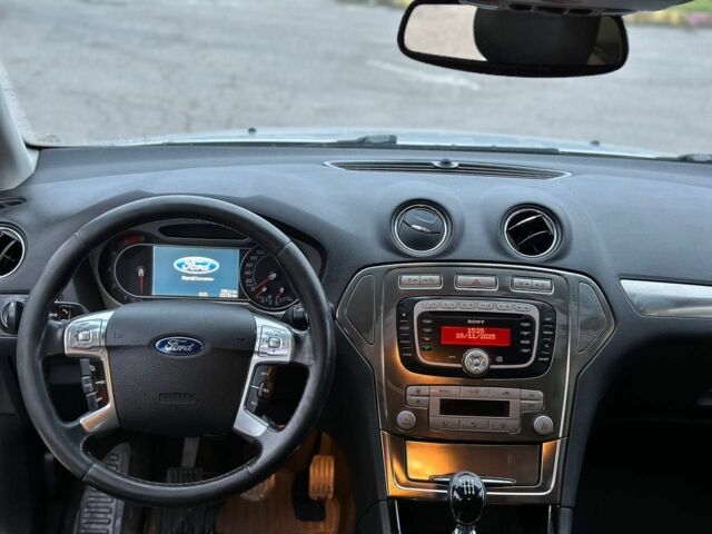 Серый Форд Мондео, объемом двигателя 2 л и пробегом 345 тыс. км за 3300 $, фото 6 на Automoto.ua