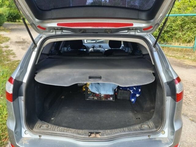 Серый Форд Мондео, объемом двигателя 2 л и пробегом 363 тыс. км за 5500 $, фото 6 на Automoto.ua