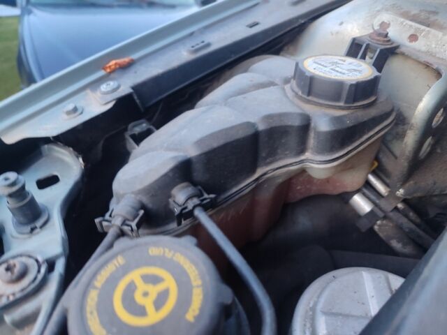 Серый Форд Мондео, объемом двигателя 1.8 л и пробегом 433 тыс. км за 2500 $, фото 17 на Automoto.ua