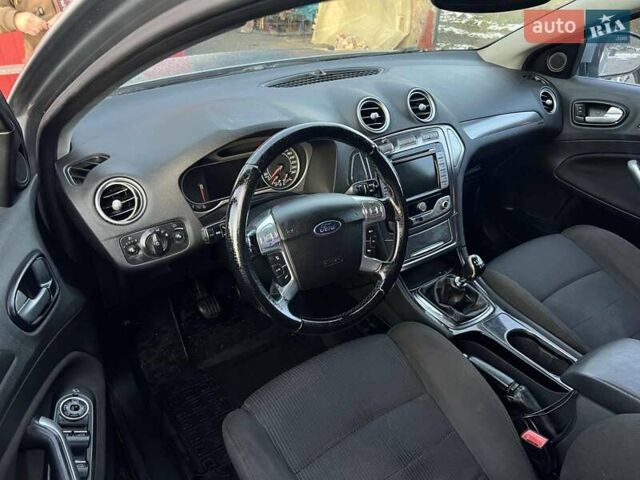 Сірий Форд Мондео, об'ємом двигуна 1.8 л та пробігом 298 тис. км за 4550 $, фото 15 на Automoto.ua