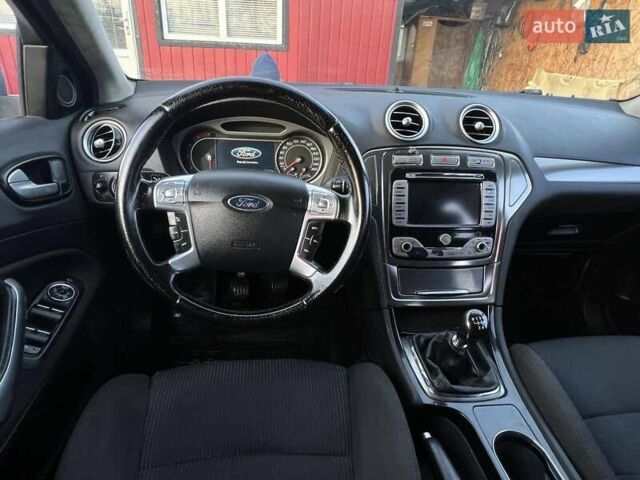 Сірий Форд Мондео, об'ємом двигуна 1.8 л та пробігом 298 тис. км за 4550 $, фото 14 на Automoto.ua