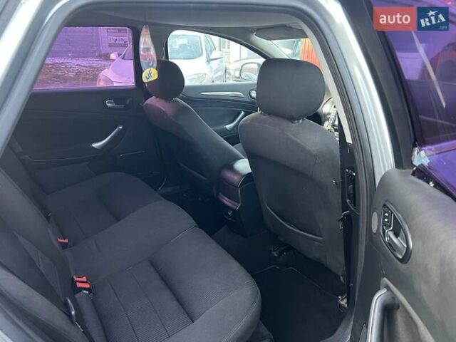 Сірий Форд Мондео, об'ємом двигуна 1.8 л та пробігом 298 тис. км за 4550 $, фото 19 на Automoto.ua