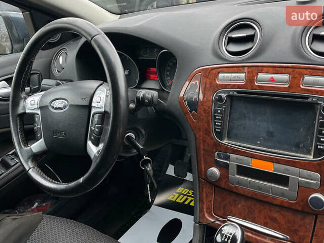 Серый Форд Мондео, объемом двигателя 1.75 л и пробегом 200 тыс. км за 6000 $, фото 14 на Automoto.ua