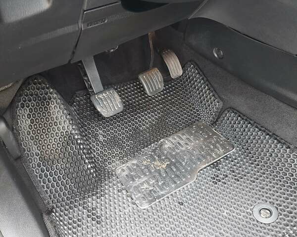 Серый Форд Мондео, объемом двигателя 1.6 л и пробегом 289 тыс. км за 7100 $, фото 10 на Automoto.ua