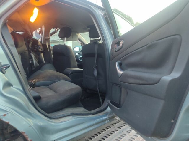 Серый Форд Мондео, объемом двигателя 1.8 л и пробегом 433 тыс. км за 2500 $, фото 9 на Automoto.ua