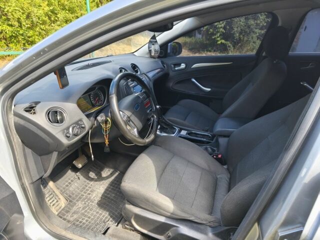 Серый Форд Мондео, объемом двигателя 2 л и пробегом 363 тыс. км за 5500 $, фото 7 на Automoto.ua