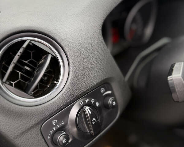 Сірий Форд Мондео, об'ємом двигуна 1.8 л та пробігом 300 тис. км за 5399 $, фото 32 на Automoto.ua