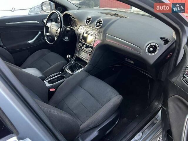 Сірий Форд Мондео, об'ємом двигуна 1.8 л та пробігом 298 тис. км за 4550 $, фото 17 на Automoto.ua