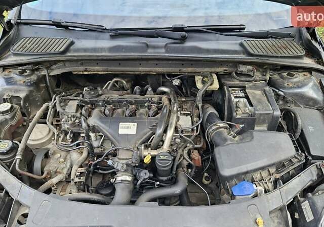 Сірий Форд Мондео, об'ємом двигуна 2 л та пробігом 316 тис. км за 6600 $, фото 18 на Automoto.ua