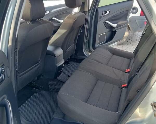 Сірий Форд Мондео, об'ємом двигуна 1.8 л та пробігом 300 тис. км за 5600 $, фото 7 на Automoto.ua