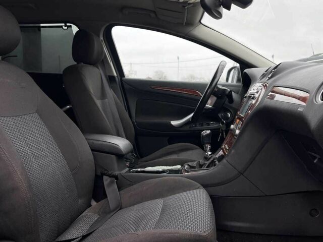 Серый Форд Мондео, объемом двигателя 1.8 л и пробегом 200 тыс. км за 6000 $, фото 17 на Automoto.ua