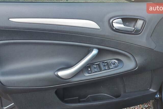 Серый Форд Мондео, объемом двигателя 1.6 л и пробегом 289 тыс. км за 7100 $, фото 11 на Automoto.ua