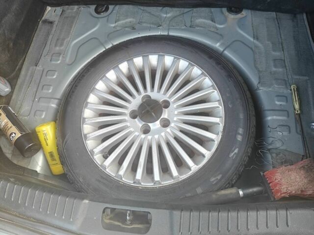 Серый Форд Мондео, объемом двигателя 1.8 л и пробегом 385 тыс. км за 5000 $, фото 12 на Automoto.ua