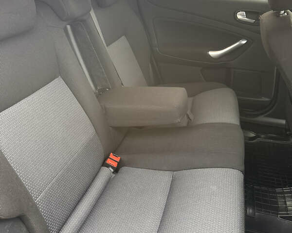 Серый Форд Мондео, объемом двигателя 2 л и пробегом 240 тыс. км за 6600 $, фото 22 на Automoto.ua