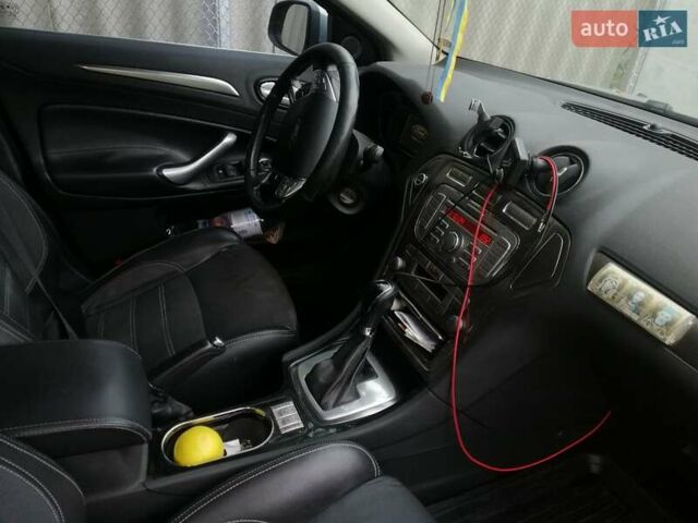 Сірий Форд Мондео, об'ємом двигуна 2 л та пробігом 330 тис. км за 5200 $, фото 3 на Automoto.ua