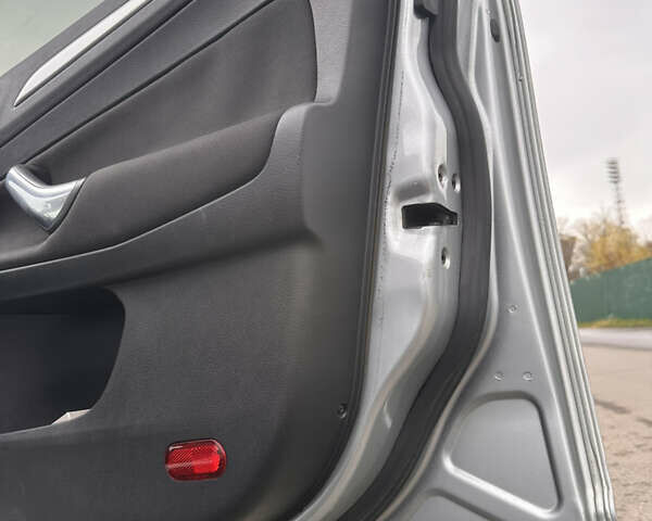 Серый Форд Мондео, объемом двигателя 2 л и пробегом 240 тыс. км за 6600 $, фото 23 на Automoto.ua