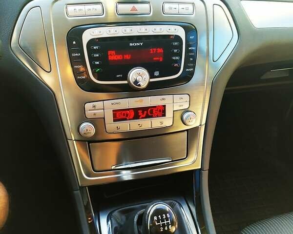 Серый Форд Мондео, объемом двигателя 2 л и пробегом 253 тыс. км за 8500 $, фото 8 на Automoto.ua